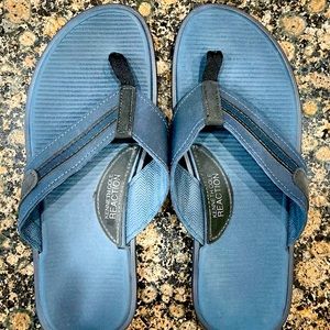 Kenneth Cole Reaction flip flops